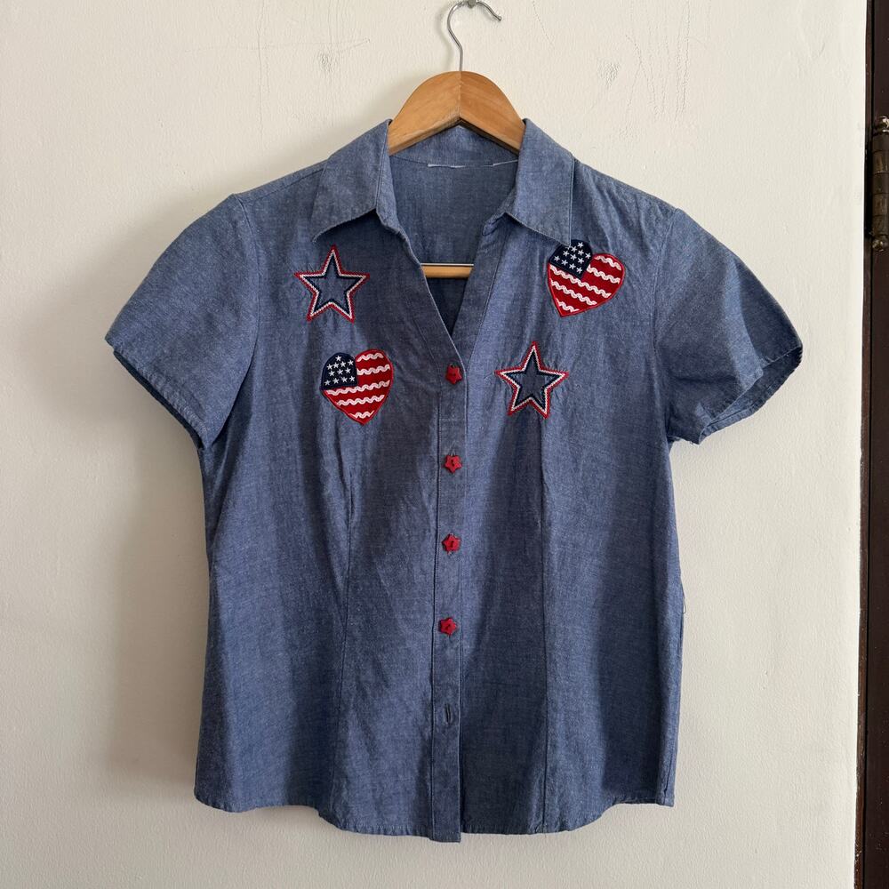VINTAGE Blue Chambray Patriotic Flag Star Heart Embroidered Short Sleeve Shirt M